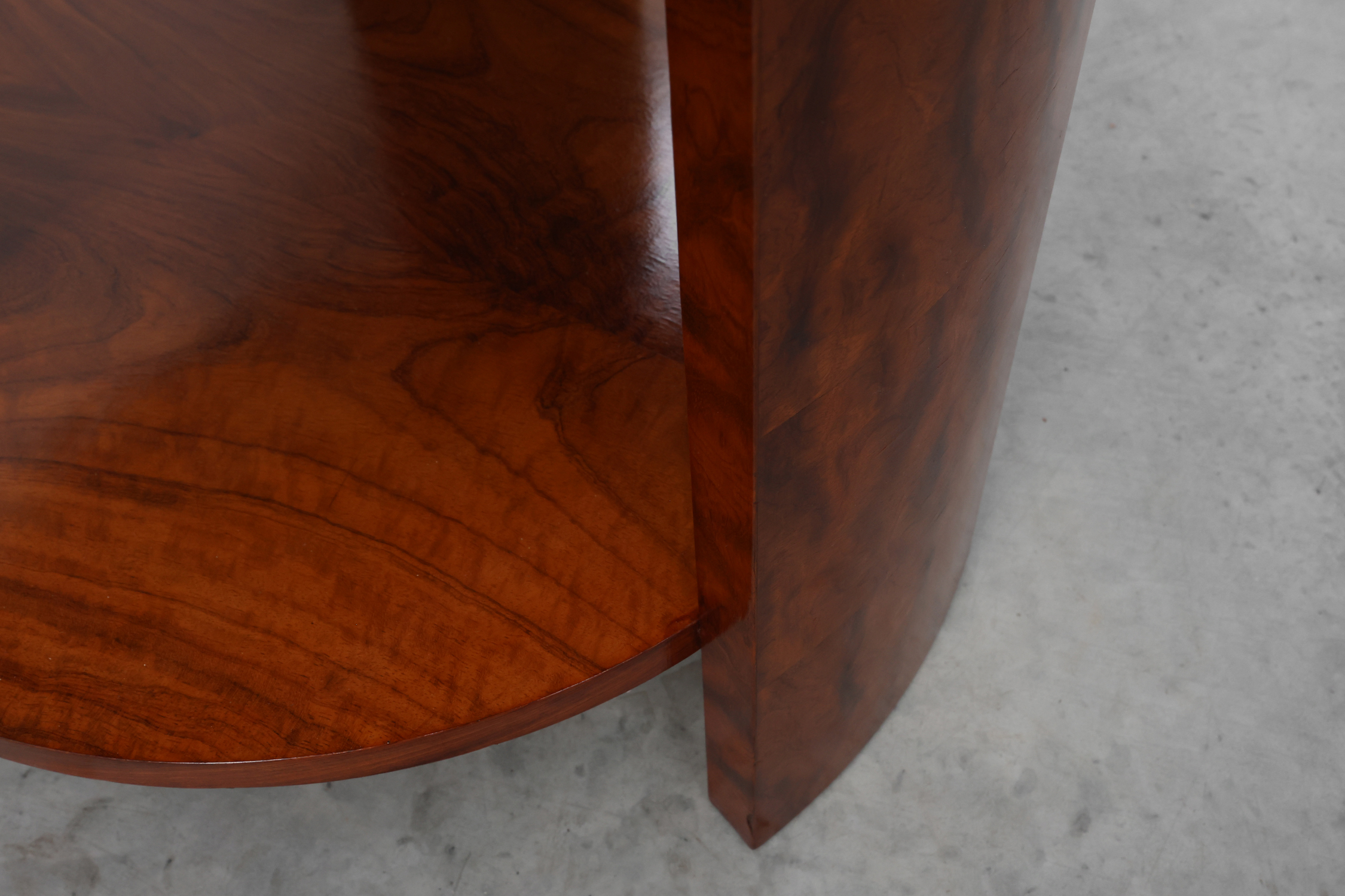 Round Art Deco coffee table in burl veneer, France ca. 1920thumbnail